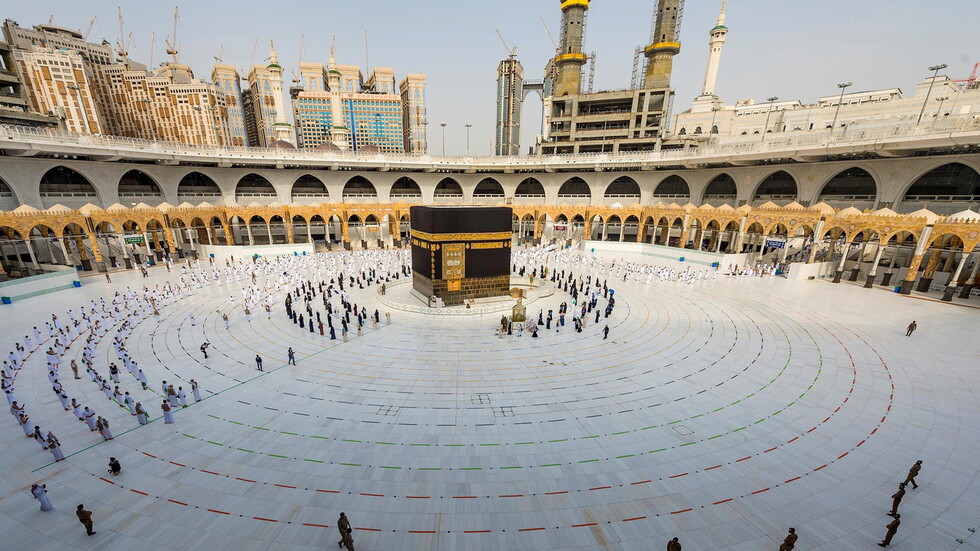 السعودية تصدر أول بطاقة حج ذكية