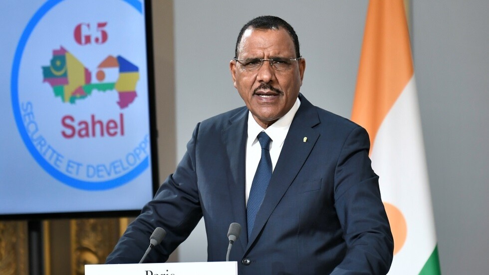 رئيس النيجر يزور الجزائر