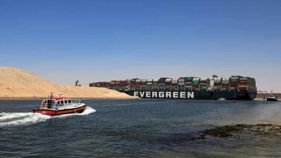 مصدر ملاحي:  سفينة الحاويات إيفر غيفن تغادر المياه المصرية