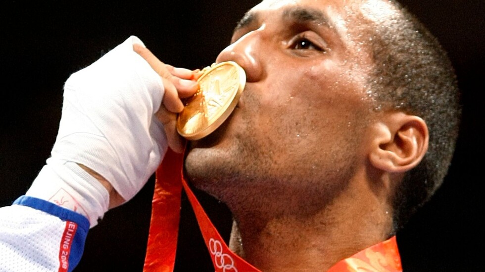 سرقة ميدالية أولمبية ذهبية خلال نهائي اليورو (فيديو)