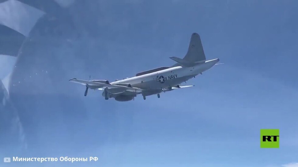 مقاتلة روسية ترافق طائرة عسكرية أمريكية فوق البحر الأسود