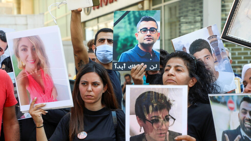 أهالي ضحايا انفجار مرفأ بيروت يعتصمون أمام منزل وزير الداخلية