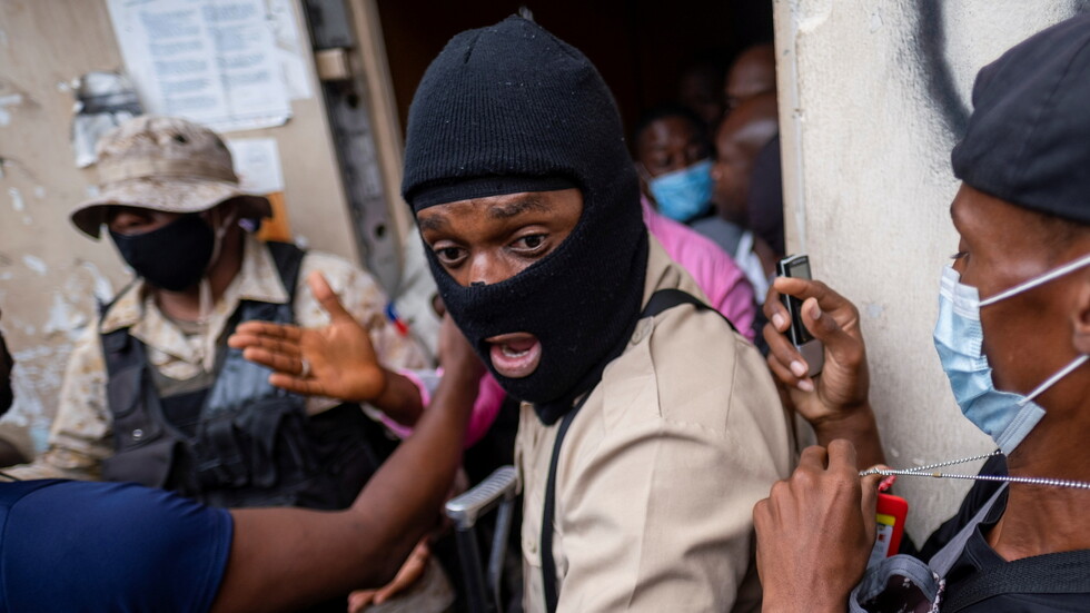 مسؤولون: واشنطن أرسلت عسكريين إضافيين لحماية سفارتها بعد مقتل رئيس هايتي