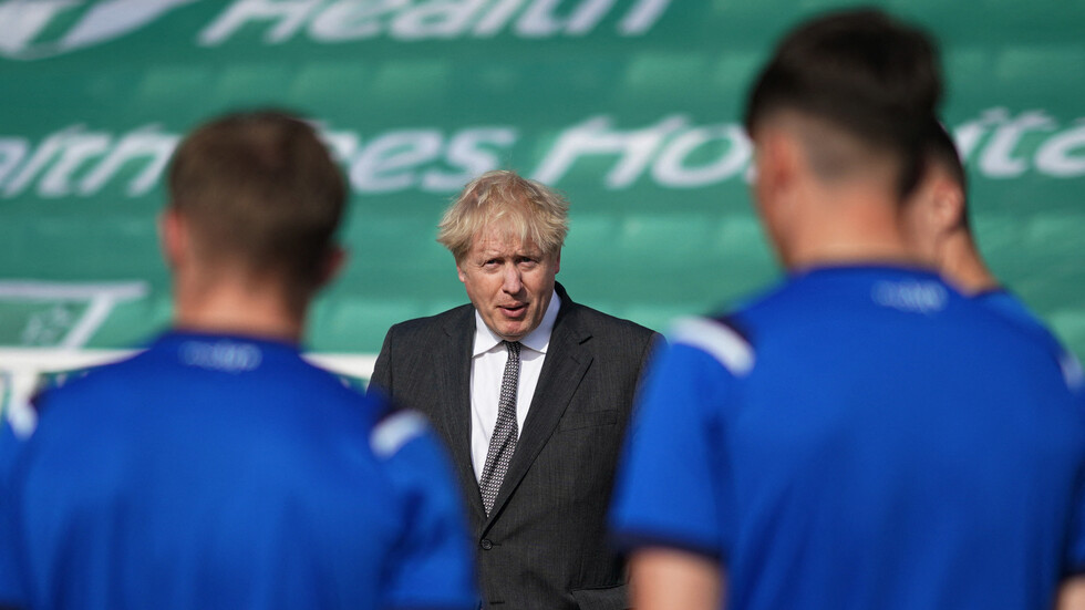 جونسون في موقف حرج بسبب العنصرية ضد لاعبي المنتخب الإنجليزي