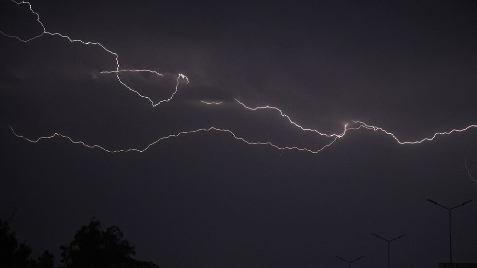 صورة نادرة.. سيلفي مع صاعقة!
