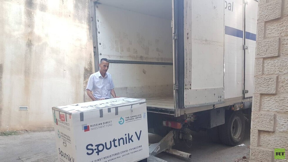 الصحة الفلسطينية: إرسال 109 آلاف جرعة لقاح مضاد لكورونا إلى مراكز وزارة الصحة في غزة