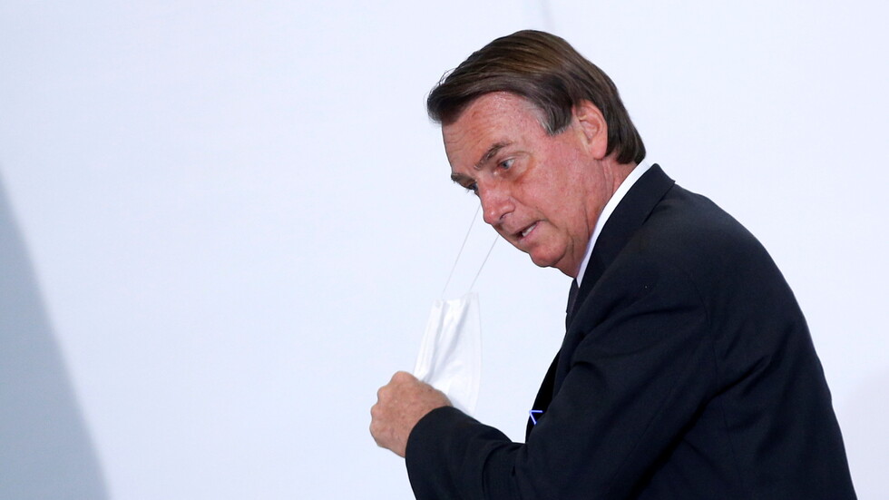 بولسونارو في المستشفى بعد معاناته من الحازوقة على مدى أسبوعين