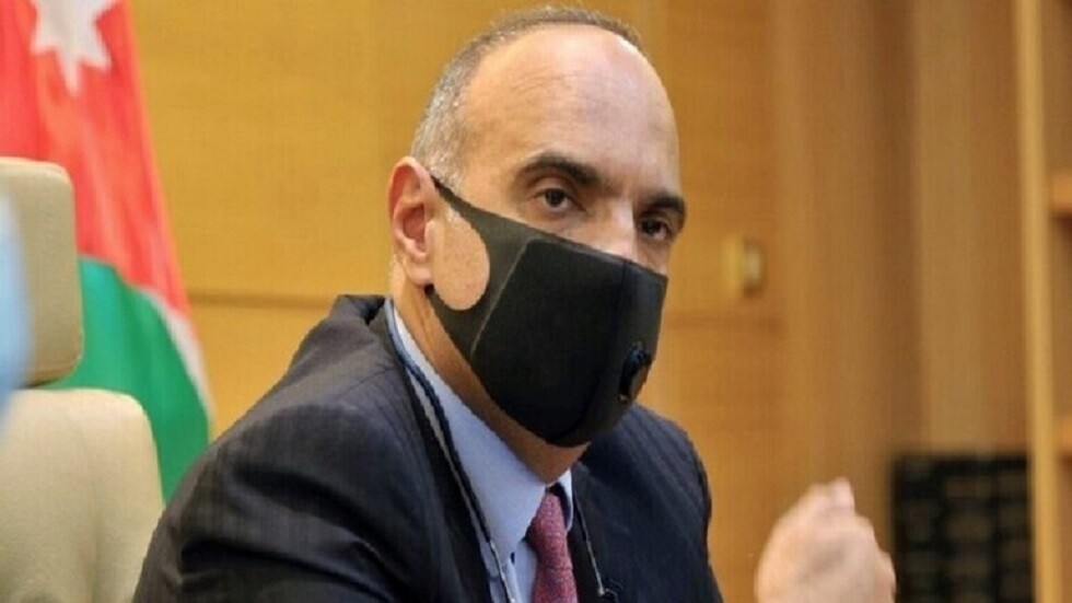 رئيس الوزراء الأردني يحذر من تصاعد أعداد إصابات كورونا في المملكة