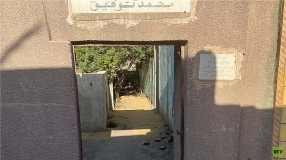 سرقة عشرات من بوابات المقابر في مدينة مصرية