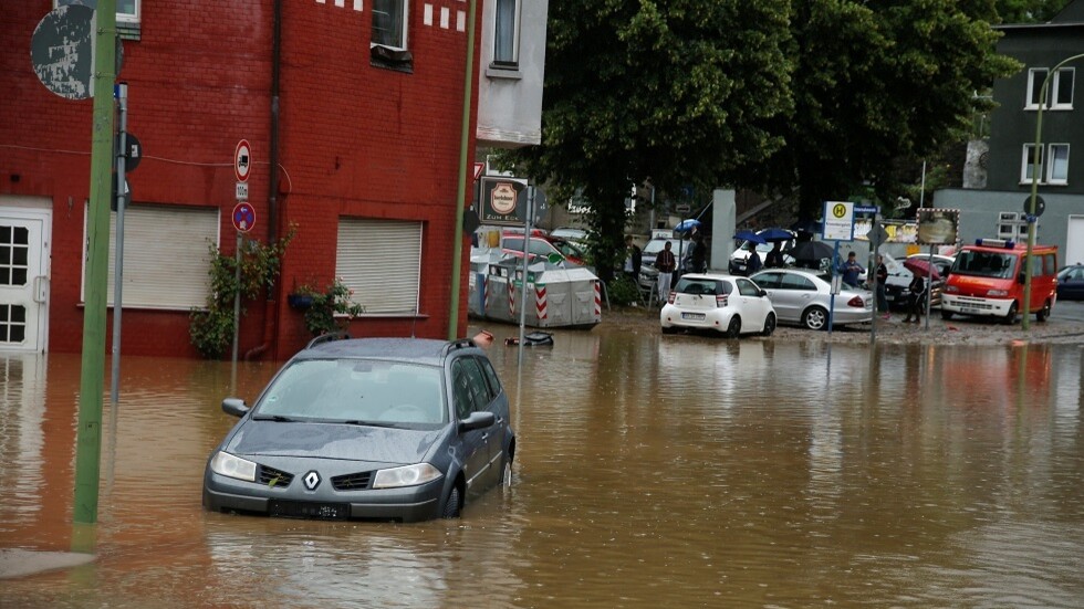 قتيل وإجلاء مئات السكان إثر فيضانات عارمة في ألمانيا