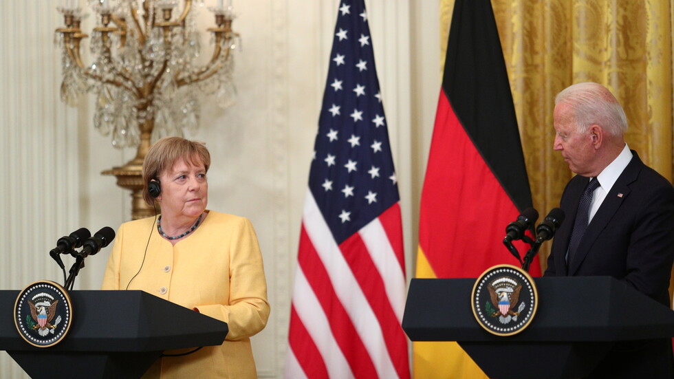 تضارب في المواقف بين بايدن وميركل تجاه 