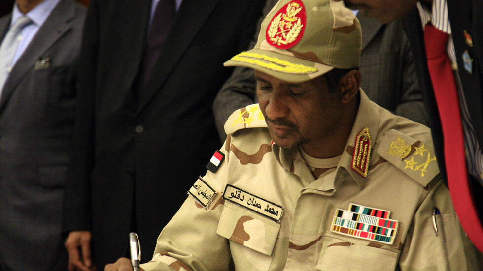 دقلو: الشيخ محمد بن زايد تكفل بتشييد طرق حيوية بدارفور