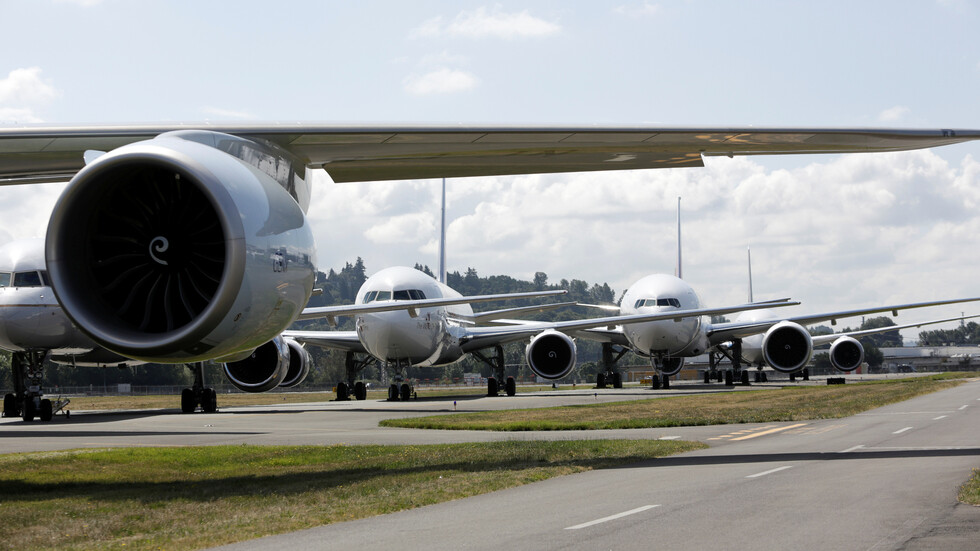 فلسطينيان من نابلس يحولان طائرة "بيونغ 707" إلى مطعم (صور)