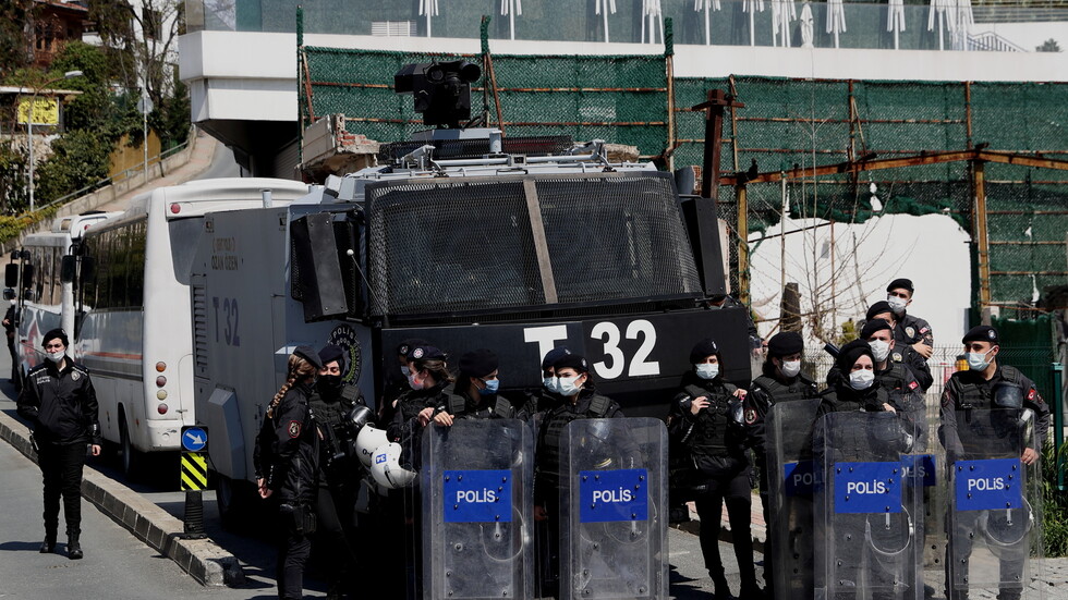 "زمان": اعتقال ناشطة تركية بسبب عبارة  نشرتها حول فيلم عن محاولة الانقلاب على أردوغان