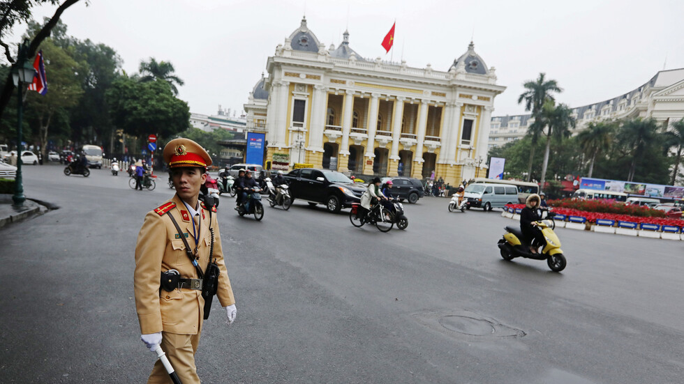 بيونغ يانغ تدعو الشباب للتحدث بلغة الشمال والالتزام بتسريحة الشعر