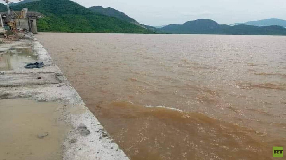 مستندا لصور الأقمار الصناعية.. خبير مياه مصري: بحيرة سد النهضة تقترب من فشل إتمام التخزين الثاني