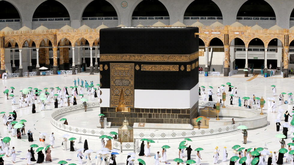 الحجاج يؤدون صلاة عيد الأضحى وطواف الإفاضة والملك سلمان يهنئ في "تويتر" (فيديو + صور)