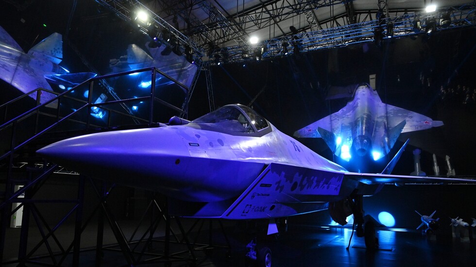 روسيا تزيح الستار عن مقاتلتها الجديدة 