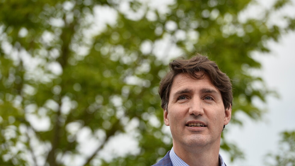 بالفيديو.. رئيس الوزراء الكندي يزور مسجدا اثناء صلاة عيد الأضحى