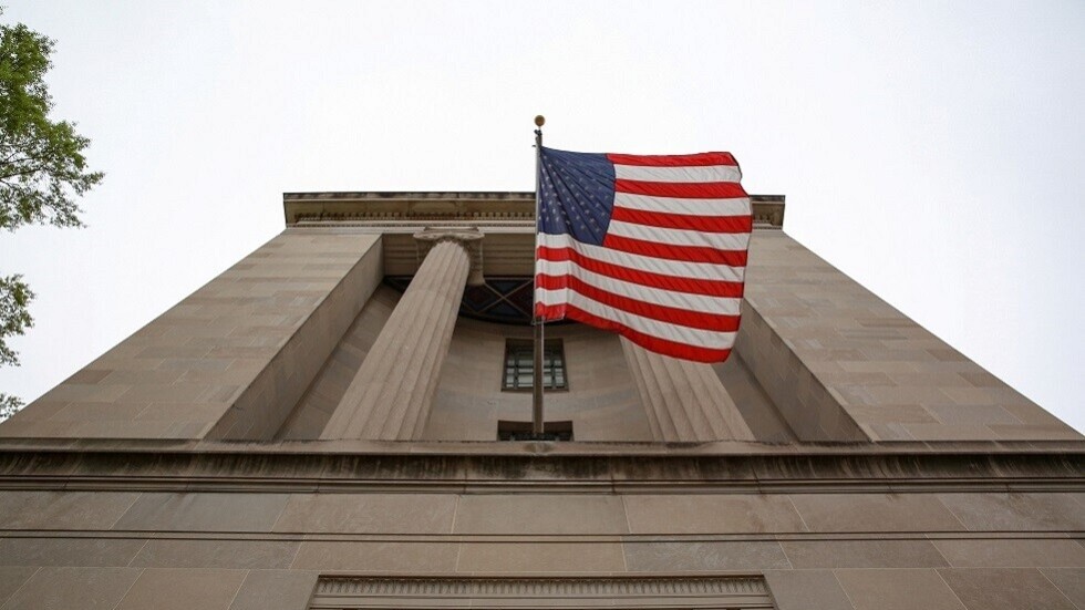 العدل الأمريكية: باراك ومتهمان أحدهما إماراتي عملوا بتوجيه من الإمارات للتأثير على انتخابات 2016