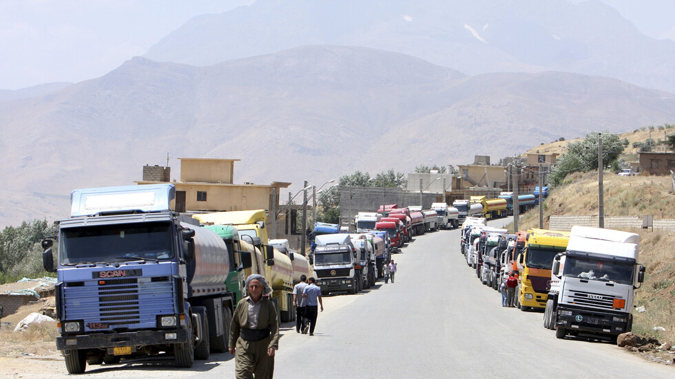 تشققات أرضية تتسبب في إغلاق طريق استراتيجي في أربيل