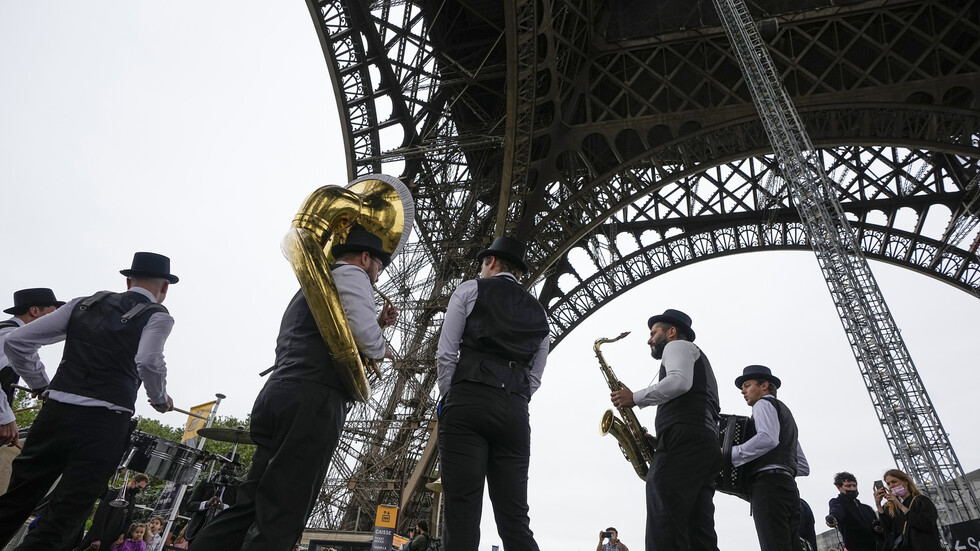 فرنسا تشترط شهادة كوفيد لزيارة المعالم السياحية