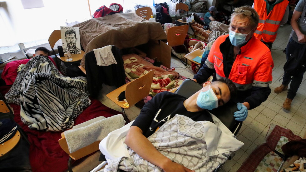 إضراب مئات المهاجرين عن الطعام يعرض حكومة بلجيكا للخطر