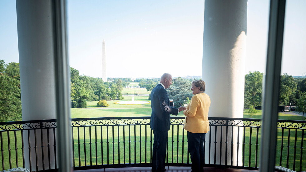 صحيفة: الساسة الأمريكيون يتهمون بايدن باعطاء 