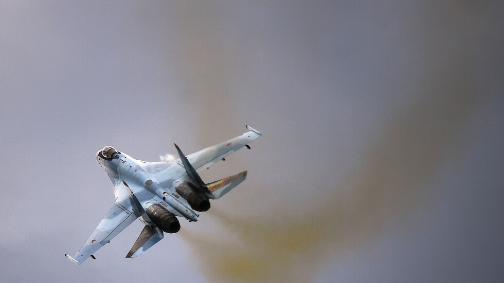 مناورات تدريبية.. مقاتلات 