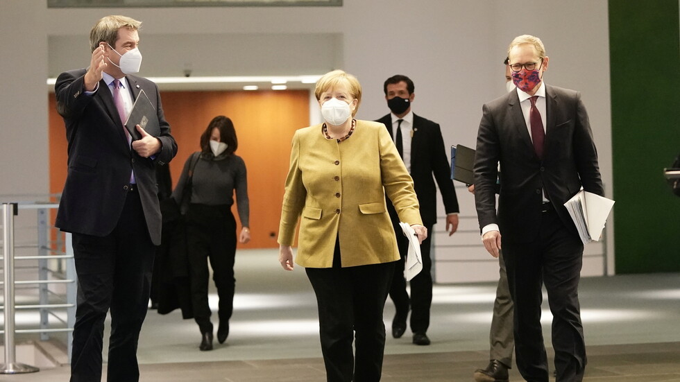 ميركل تشيد بتركيا لاستضافتها اللاجئين لكنها لا تتوقع انضمامها للاتحاد الأوروبي