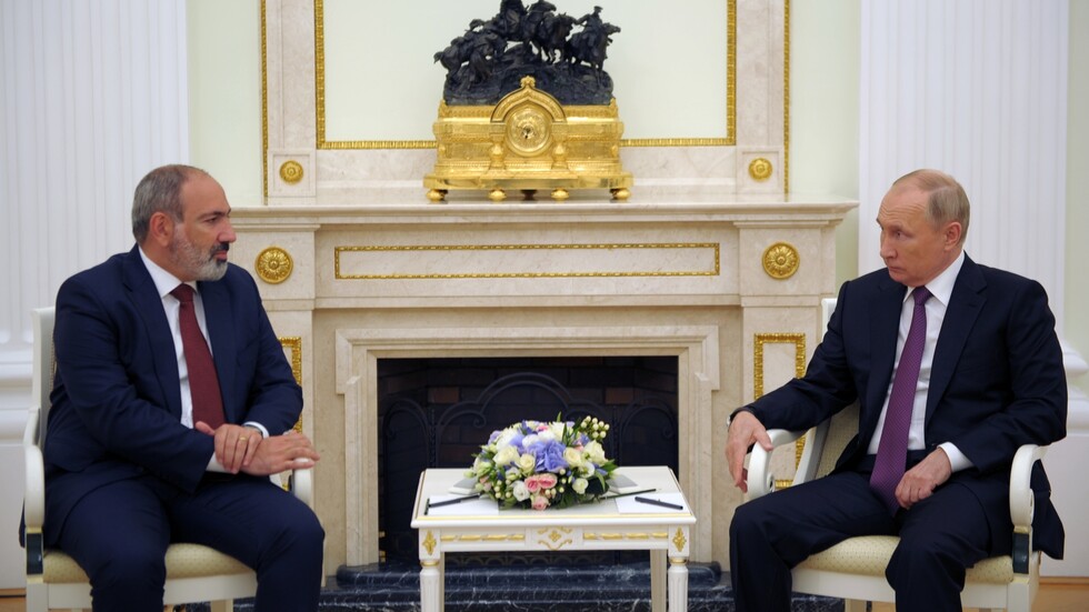 بوتين وباشينيان يبحثان قضية قره باغ
