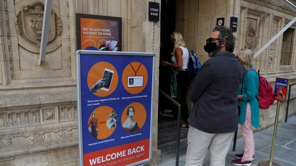 بريطانيا تسجل انخفاضا في إصابات كورونا وارتفاعا طفيفا في الوفيات