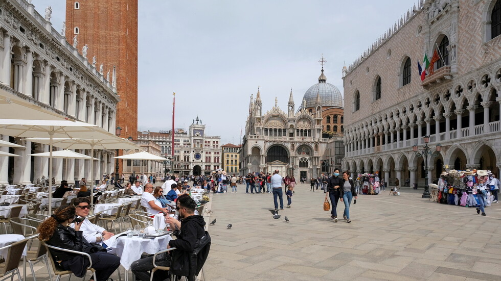 إيطاليا تسجل ارتفاعا في أعداد الإصابات الجديدة بكورونا