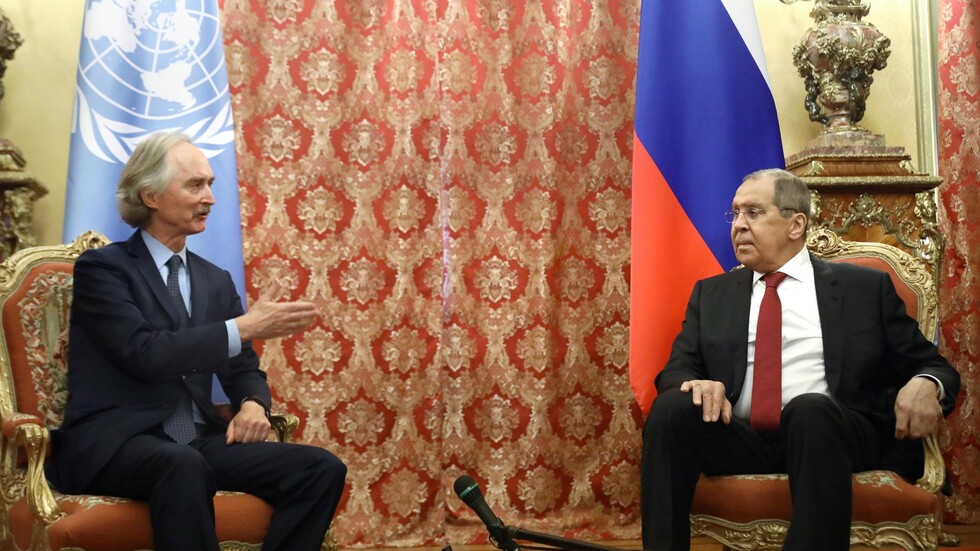 لافروف وبيدرسن يبحثان تفعيل الجهود الدولية لتسوية الأزمة السورية سياسيا