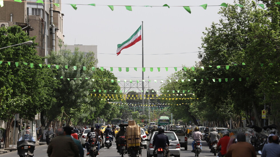 إيران..مسؤولون عسكريون وسياسيون رفيعو المستوى  في محافظة خوزستان لمعالجة أزمة المياه