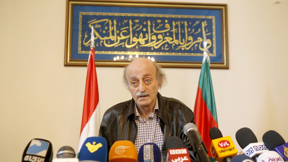 جنبلاط يعلق على أزمة الوقود في لبنان ويربطها بمافيا "لبنانية سورية"