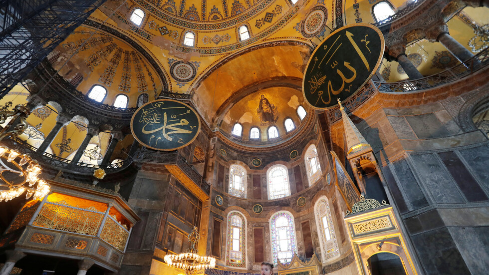 أردوغان في الذكرى الأولى لإعادة فتح مسجد "آيا صوفيا": ستستمر أصوات الأذان فيه حتى يوم القيامة