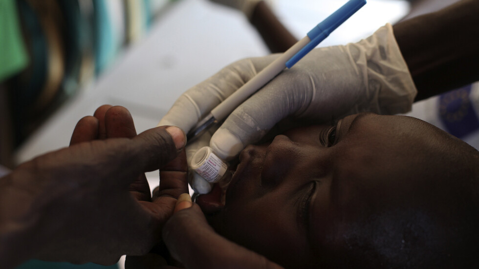 السودان..مستشار حمدوك الصحي السابق يدق جرس إنذار استعدادا لوبائيات الكوليرا والملاريا والحمى النزفية