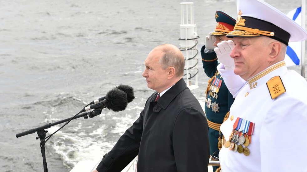 بوتين: أسطولنا البحري قادر على توجيه ضربة لأي عدو محتمل