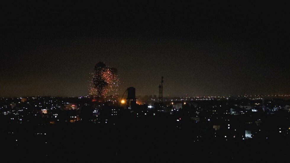 مراسلنا: الطيران الإسرائيلي يقصف أهدافا في قطاع غزة