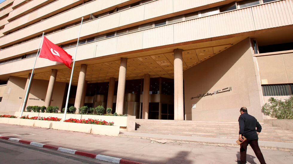 انخفاض السندات التونسية السيادية إلى أدنى مستوى في شهور في ظل الأزمة السياسية