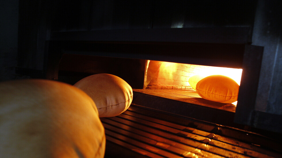 بعد رفع سعرها 6 مرات في أقل من عام..  انخفاض سعر ربطة الخبز في لبنان ورفع وزنها