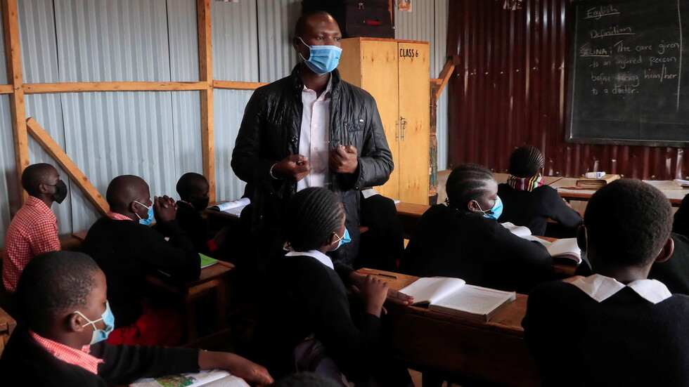 اليونيسف تدعو لإعادة فتح المدارس بدون انتظار التطعيم