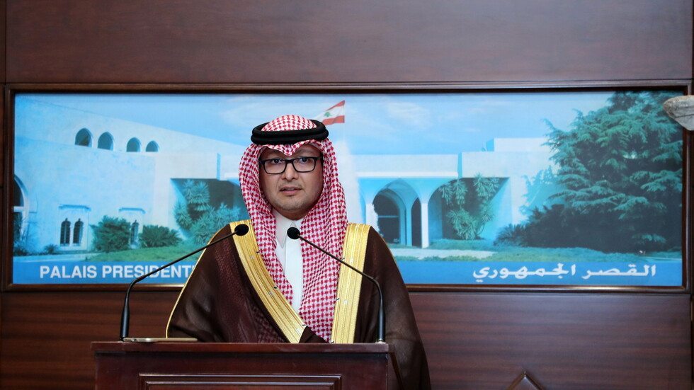 وسائل إعلام لبنانية: السفير السعودي وليد بخاري يغادر بشكل عاجل إلى الرياض للتشاور