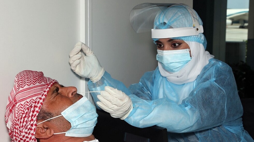 عُمان تمدد إغلاقا ليليا لمكافحة كوفيد-19