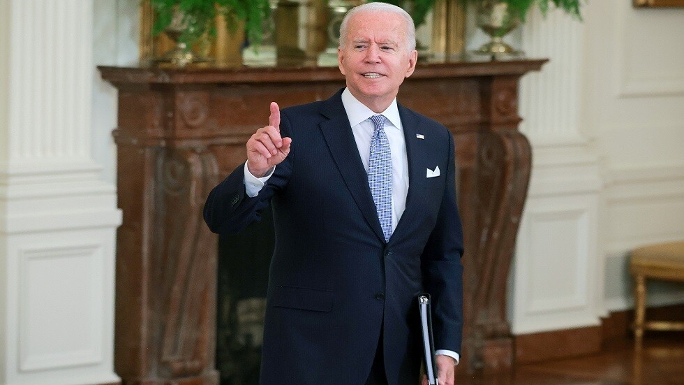 بايدن يطالب الولايات الأمريكية بمنح 100 دولار لغير الملقحين