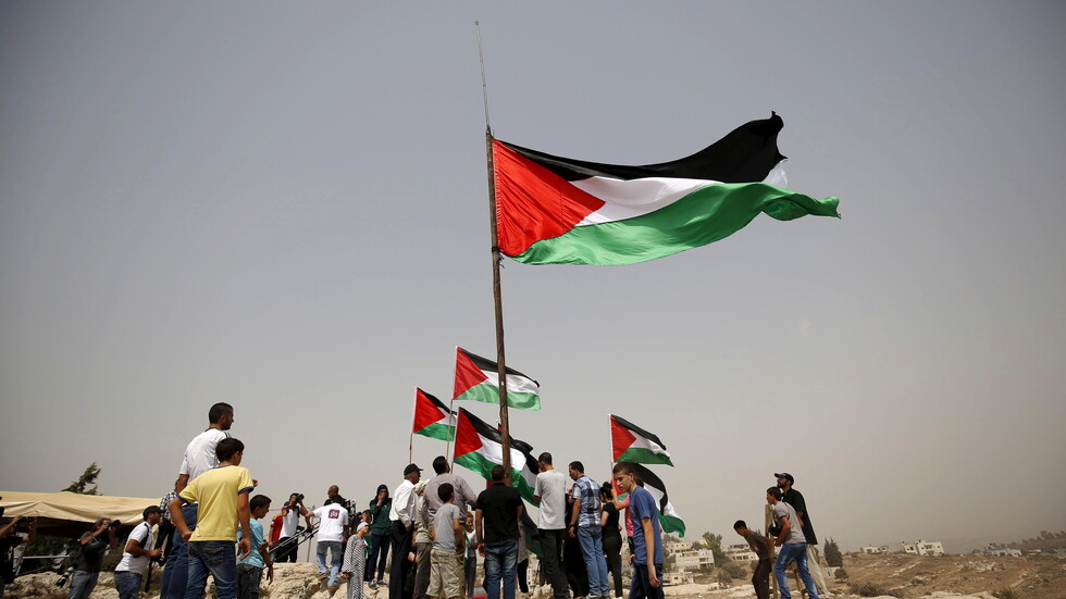الجيش الإسرائيلي يهاجم جنازة في الخليل ومواجهات في بيتا وكفر قدوم