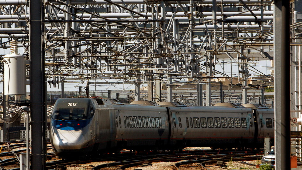 إصابة العشرات نتيجة تصادم قطارين في مدينة بوسطن الأمريكية (فيديو)