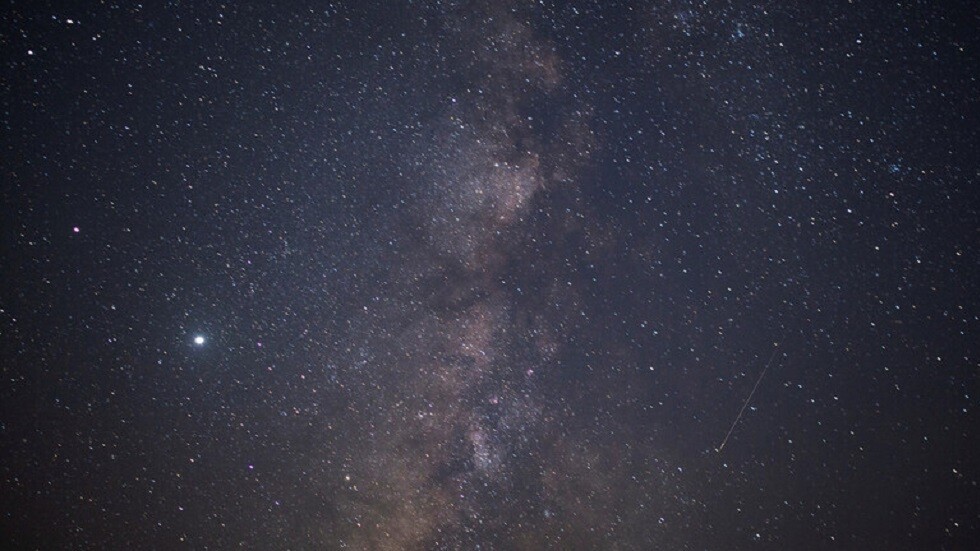 وميض غامض في سماء إزمير التركية