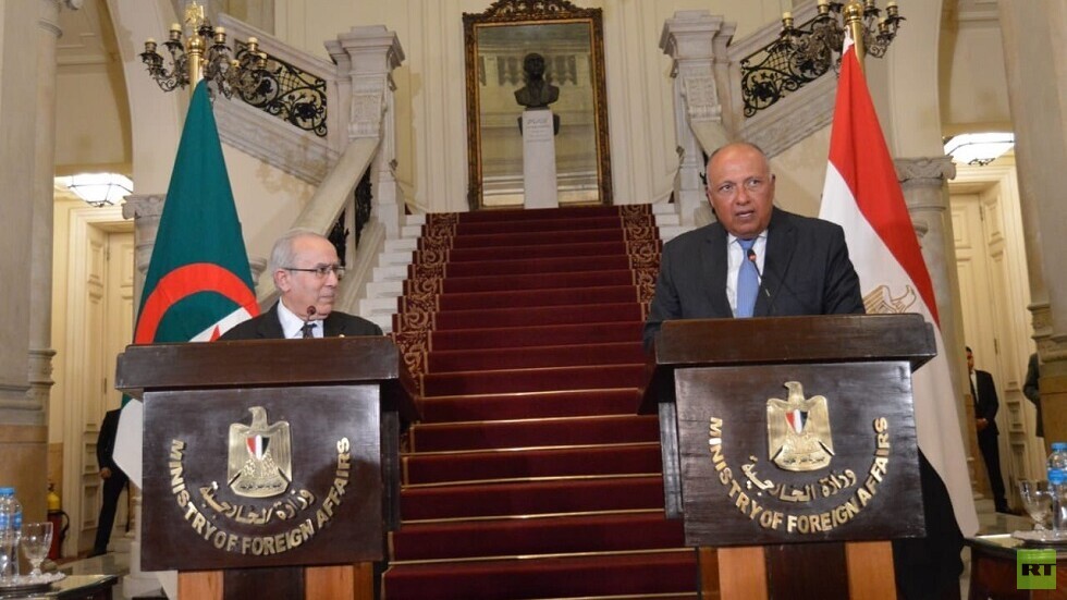 وزير خارجية الجزائر: ما يحدث في تونس شأن داخلي ونحترم سيادتها ونتضامن معها